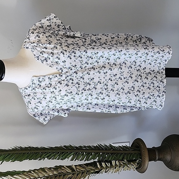 Adrianna Papell White Blouse with Blue Floral Print and Flutter Sleeves - Picture 1 of 12